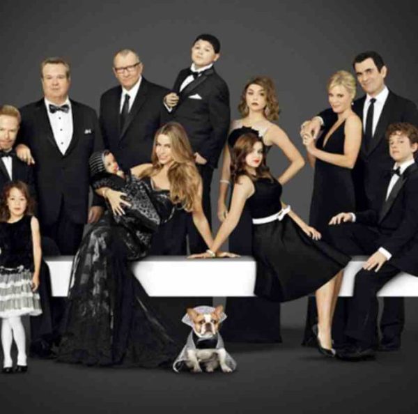 (Title) NRJ 12 : 3ème chaîne nationale et leader TNT auprès des FRDA-50 et des 25-34 avec «Modern Family» ce mardi 30 août