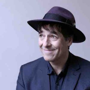 Mark Steel vient tourner à Paris sa prochaine émission «Mark Steel’s in Town» de la BBC Radio 4