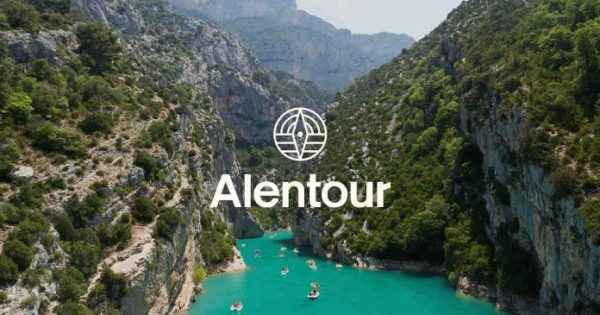 Tourisme: numériser l’offre de loisirs, un défi qui attise les convoitises