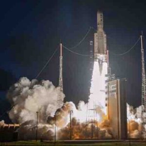 Une des dernières Ariane V décolle de Kourou avec à son bord le satellite Eutelsat Konnect VHTS