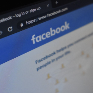 Facebook ajoute un outil qui renforce la modération des fausses informations dans ses groupes