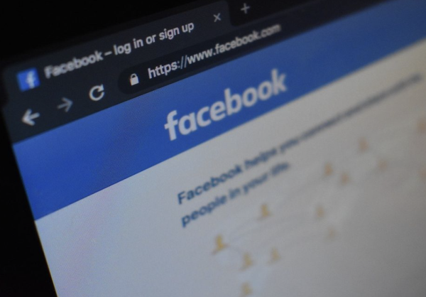 Facebook ajoute un outil qui renforce la modération des fausses informations dans ses groupes