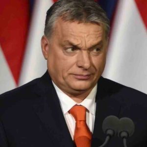 Nouveau venu sur Twitter, le Premier ministre hongrois Viktor Orban s’est enquis mardi de l’ancien président américain