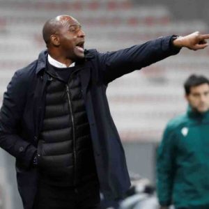 SlugNews et Federation Studios annoncent la production du documentaire «Patrick Vieira – Off the Bench» sur le racisme systémique dans le foot