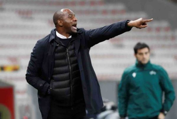 SlugNews et Federation Studios annoncent la production du documentaire «Patrick Vieira – Off the Bench» sur le racisme systémique dans le foot