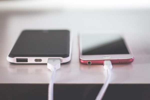 Batteries de smartphones : course à l’innovation entre les principaux fabricants