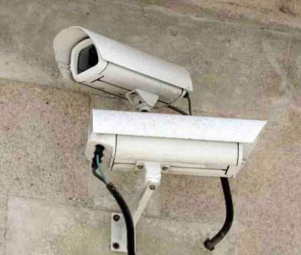 Des ministères du gouvernement britannique prennent des mesures contre les caméras de surveillance chinoises