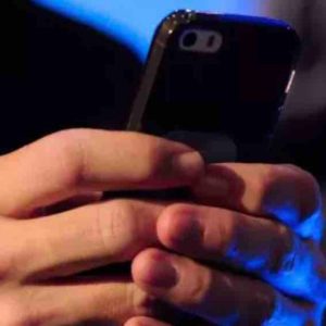 En perte de vitesse, le SMS fait de la résistance
