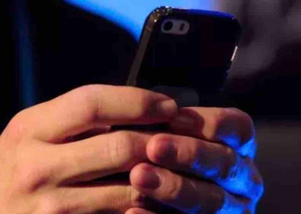 En perte de vitesse, le SMS fait de la résistance