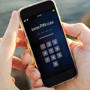 Le refus de communiquer le code de déverrouillage de son téléphone aux autorités judiciaires peut constituer un délit, a tranché la Cour de cassation