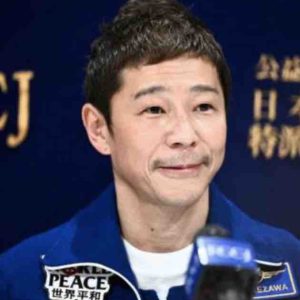Le milliardaire japonais Maezawa dévoile la liste des huit personnes qui l’accompagneront en 2023 lors d’un voyage spatial autour de la Lune à bord d’une fusée SpaceX