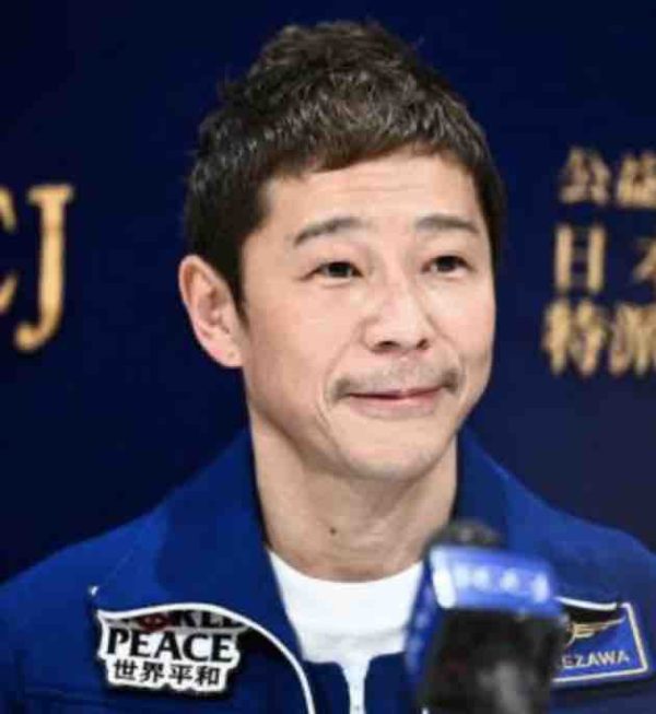 Le milliardaire japonais Maezawa dévoile la liste des huit personnes qui l’accompagneront en 2023 lors d’un voyage spatial autour de la Lune à bord d’une fusée SpaceX
