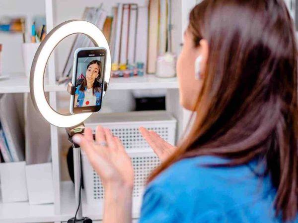 Des agences spécialisées dans la relation entre les marques et les influenceurs annoncent la création de la 1ère fédération professionnelle du secteur