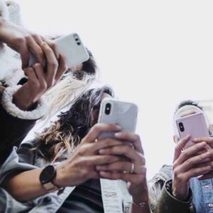 Numérique: 87% de la population en France possèdent un smartphone