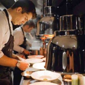 C8 : «CHEFS, tout pour ma 1ère étoile», la nouvelle émission produite par Warner dès le 25 février à 14h00