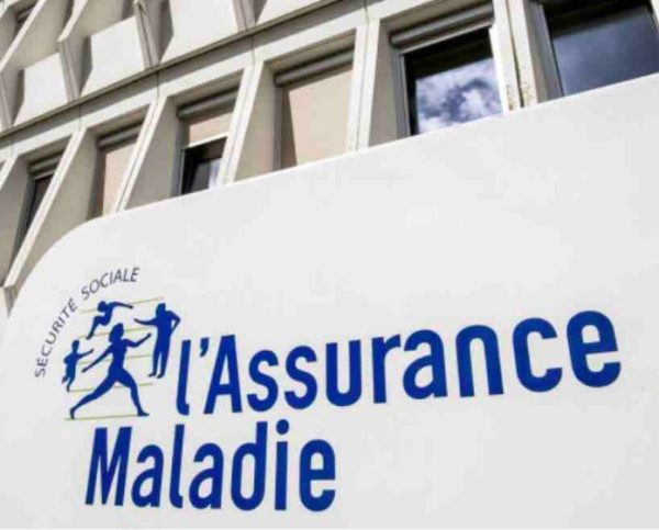 Escroquerie aux SMS de l’Assurance maladie: 5 personnes mises en examen à Paris