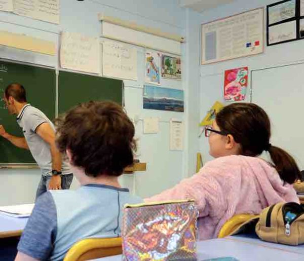 Un rapport parlementaire suggère d’enseigner l’éducation aux médias à l’école de façon obligatoire à partir du CM1