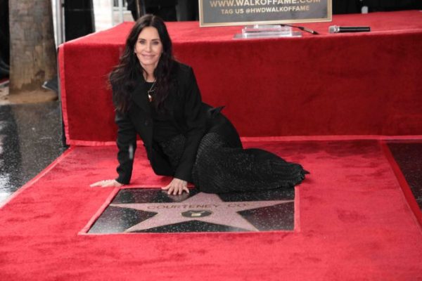 Courteney Cox inaugure son étoile sur le Walk of Fame à Hollywood