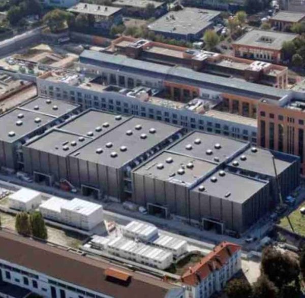 La société de production de Luc Besson EuropaCorp exige une indemnité après son éviction de la Cité du cinéma pour les Jeux olympiques de Paris-2024