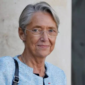L’ancienne Première ministre Elisabeth Borne rejoint Sistemic, un mouvement de promotion des femmes dans les filières scientifiques et technologiques 