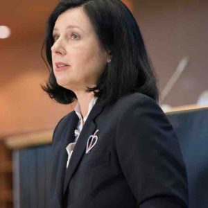 La commissaire européenne Vera Jourova «de plus en plus mal à l’aise sur Twitter» en raison de la propagande russe sur la plateforme