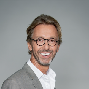 A.GUÉLAUD (TF1) : «Couronnement de Charles III : être la chaîne de la modernité et de la pédagogie»