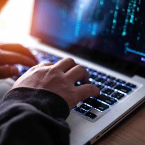 Des hackers surfent sur la vague de l’intelligence artificielle générative en promouvant des programmes qui ressemblent à des outils d’IA
