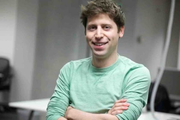 Le patron d’OpenAI, Sam Altman, s’est prononcé lundi contre une «réglementation stricte» de l’intelligence artificielle