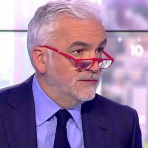 L’Arcom : Polémique autour d’une question jugée raciste posée sur CNews 