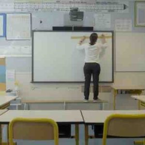 Public Sénat : «L’école est finie», suivi d’un débat présenté par Rebecca Fitoussi samedi 10 juin à 21h00