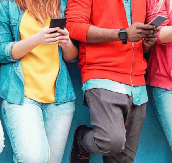 Pays-Bas : les téléphones portables et autres montres connectées bannis des établissements d’enseignement secondaire
