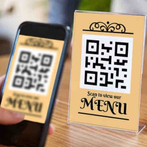 Restauration: le menu sur téléphone, ses adeptes et les nostalgiques du papier