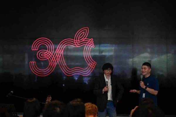 Des fans d’Apple ont célébré vendredi à Pékin les 30 ans en Chine du géant américain