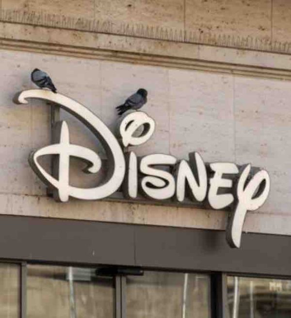 A peine 24 heures après l’entrée de la 1ère version de Mickey dans le domaine public, la célèbre souris devient un personnage de film d’horreur