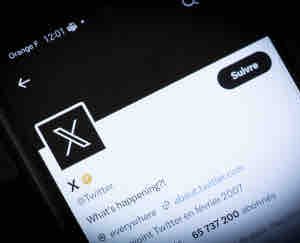 Le réseau social X (ex-Twitter) va permettre de passer des appels audio et vidéo, a annoncé Elon Musk ce jeudi