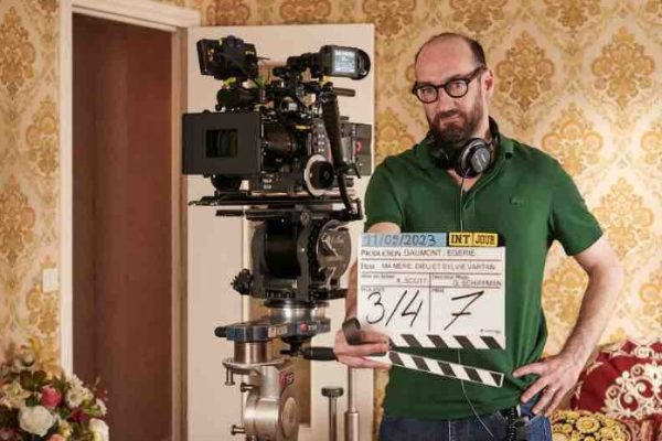 Gaumont, Egerie Productions annoncent le tournage de leur 1ère co-production avec Prime Video sur l’adaptation cinématographique du roman «Ma mère, Dieu, et Sylvie Vartan»