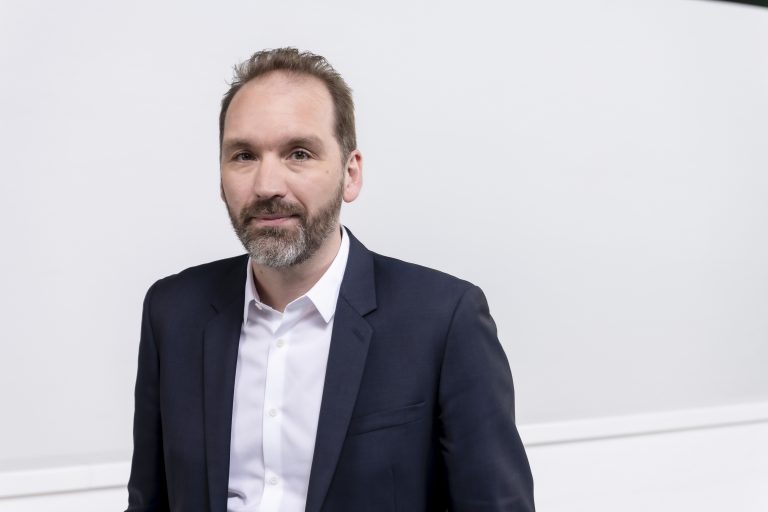 G. HOURCADE (RTL) : «La matinale est évidemment un élément moteur et capital même si nous rencontrerons de gros succès en journée»