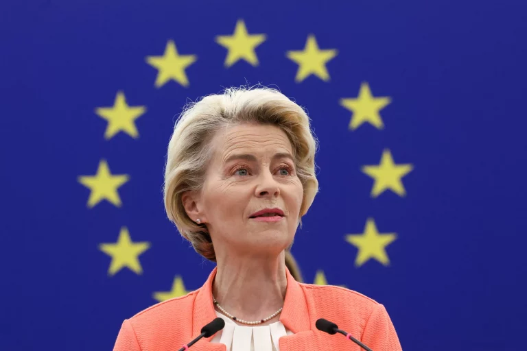 Risques de l’IA : Ursula von der Leyen veut la création d’un «panel mondial» d’experts
