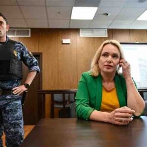 Russie: la journaliste Marina Ovsiannikova, opposée à l’assaut en Ukraine, condamnée à une lourde peine de prison par contumace
