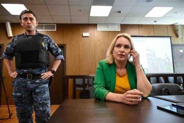 Russie: la journaliste Marina Ovsiannikova, opposée à l’assaut en Ukraine, condamnée à une lourde peine de prison par contumace