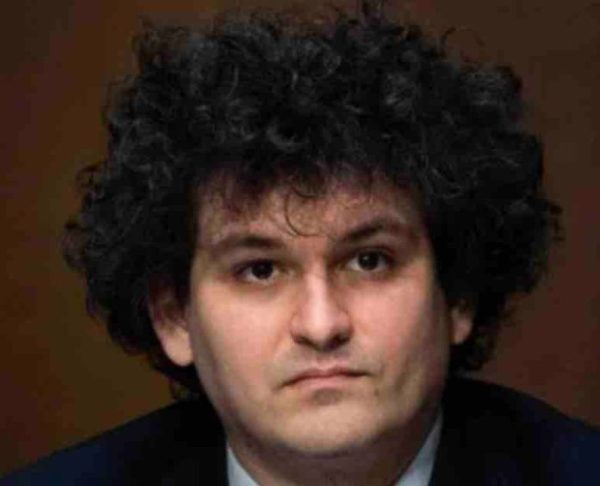 Sam Bankman-Fried, superstar déchue des cryptomonnaies, condamné à 25 ans de prison