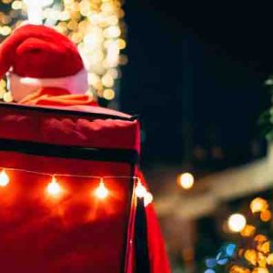 France 2 : la fiction «#Livreur de Noël» en tournage avec Tom Leeb et Arielle Dombasle