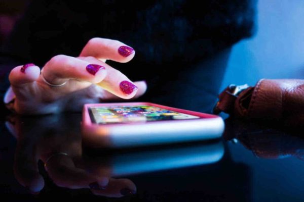 Les Français passent presque 4h par jour sur les applications mobiles