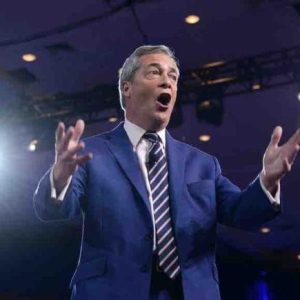 Royaume-Uni: la présence de Nigel Farage, figure de l’extrême-droite britannique, à une émission de télé-réalité fait grincer des dents