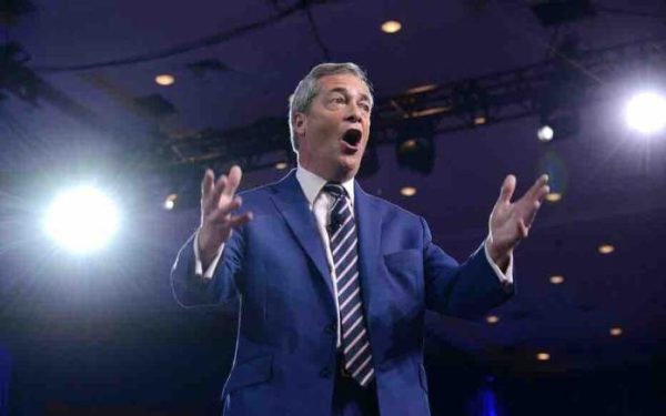 Royaume-Uni: la présence de Nigel Farage, figure de l’extrême-droite britannique, à une émission de télé-réalité fait grincer des dents