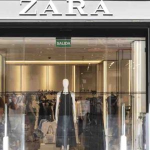 Face à des appels au boycott, la marque espagnole Zara retire une campagne de publicité accusée de ressembler à des images de Gaza