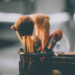 Royaume-Uni : une publicité Rimmel bannie car jouant des «insécurités» des jeunes filles