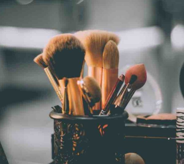 Royaume-Uni : une publicité Rimmel bannie car jouant des «insécurités» des jeunes filles