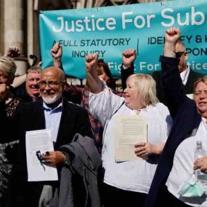 Le scandale des postiers britanniques  poursuivis à tort remis à la Une par une série télévisée
