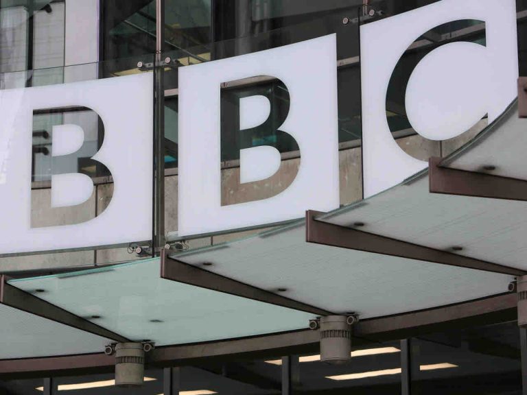 BBC : un audit conclut à des insuffisances après un scandale sexuel impliquant un ex-présentateur vedette